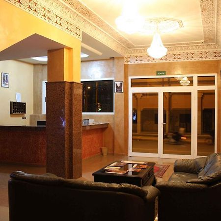 Hotel Amsterdam 우아르자자테 외부 사진