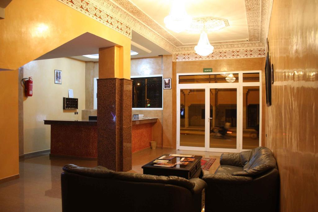 Hotel Amsterdam 우아르자자테 외부 사진